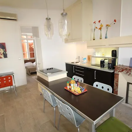 Appartement Zone Piétonne, 3 Chambres, 3 Sdb