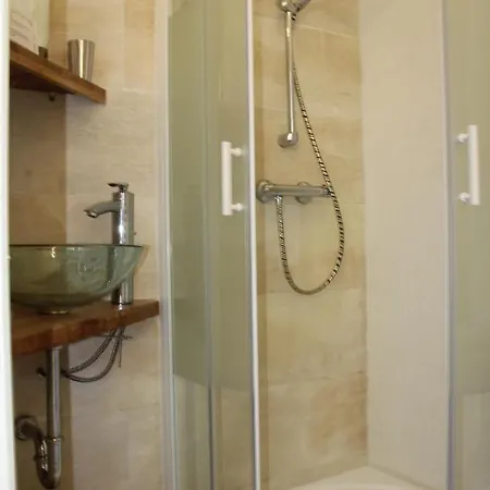 Zone Pietonne, 3 Chambres, 3 Sdb Apartment *