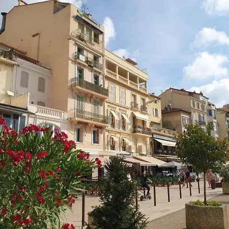 Zone Pietonne, 3 Chambres, 3 Sdb Apartment