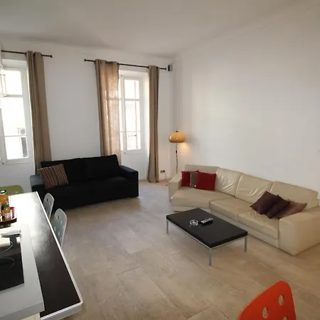 Zone Pietonne, 3 Chambres, 3 Sdb *