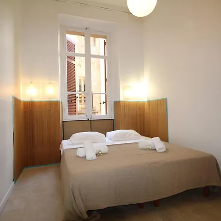 Zone Pietonne, 3 Chambres, 3 Sdb Apartment